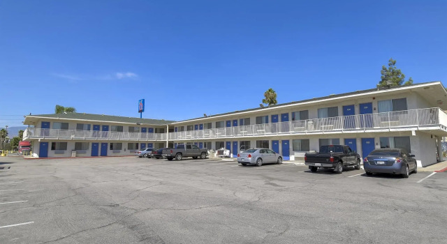 Motel 6 San Bernardino South, 예약 모텔 샌버너디노 캘리포니아