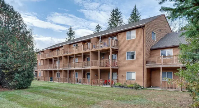 Lincoln Apartment w/ Balcony: 2 Mi to Loon Mtn!