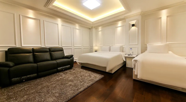 Четырёхместный полулюкс Hotel Artheim