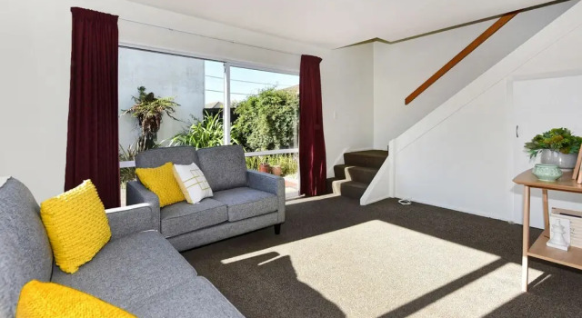 Sunny Christchurch Townhouse