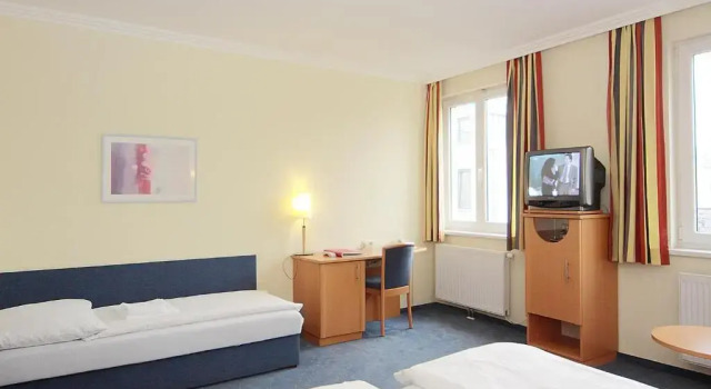 Трёхместный номер Standard Hotel Goldener Adler