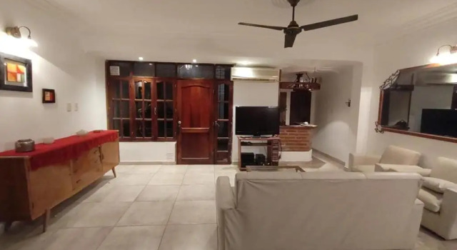 casa p/4 personas sobre av. roca con cochera