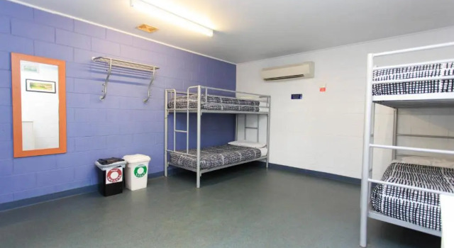 Кровать в общем номере (мужской номер) YHA Cairns Central