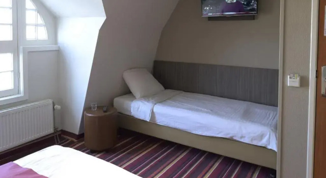 Трёхместный номер с видом на канал Mozart Hotel