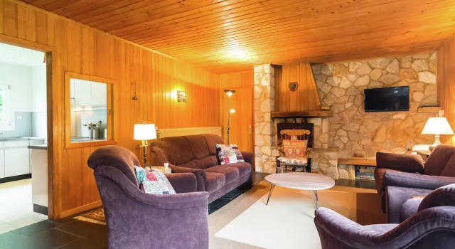 Detached Chalet With Views of the Lake of Butgenbach in the Middle of Nature, Rezerwuj Chalet Buetgenbach 