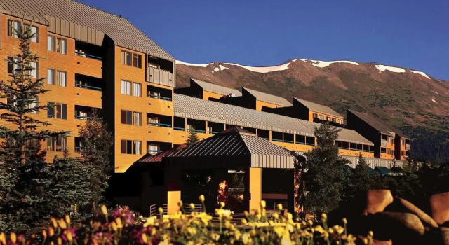 Четырёхместный номер Standard с видом на горы Hotel Alpenrock Breckenridge, Curio Collection by Hilton