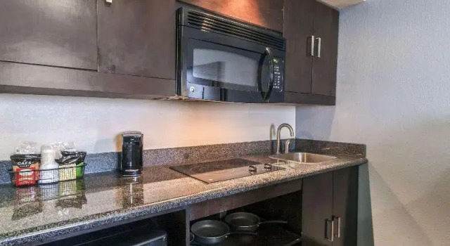 Четырёхместный номер Standard с балконом Comfort Inn & Suites El Paso I-10 Airport Area