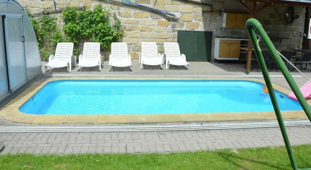 Villa in Zelenecká Lhota with Private Pool, Rezerwuj Willa Hotele w Kraj hradecki z parkingiem, Parking