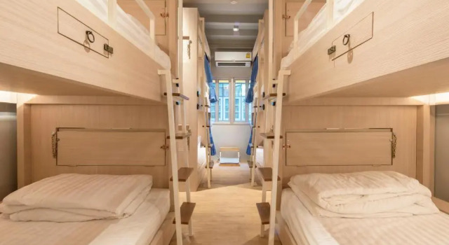 Кровать в общем номере (женский номер) Kinnon Deluxe Hostel Coworking Cafe