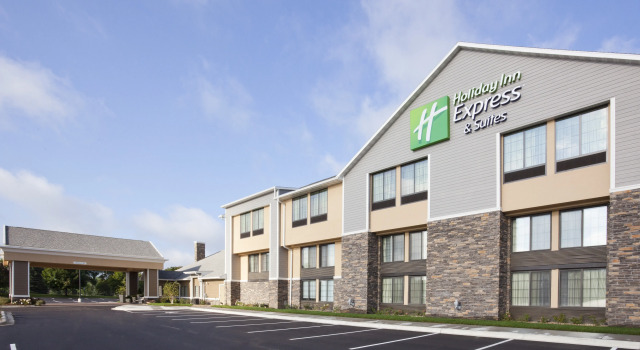 Holiday Inn Express & Suites Willmar by IHG, Varaa Hotelli Hotellit Minnesota pysäköinnillä, Pysäköinti