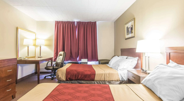 Четырёхместный номер Standard Econo Lodge