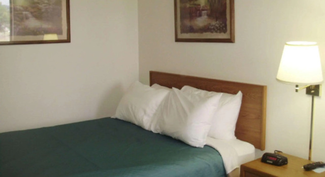 Двухместный номер Standard Quality Inn & Suites Warren