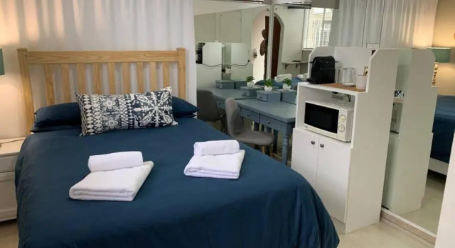 Stunning Executive Room @ 14 On Elstree, Забронировать Отель Отели Йоханнесбург с бассейном, рядом с Загородный гольф-клуб Glenvista, Бассейн