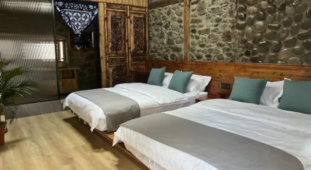 Кровать в общем номере Dali Ancient City Tea Yunxuan Inn
