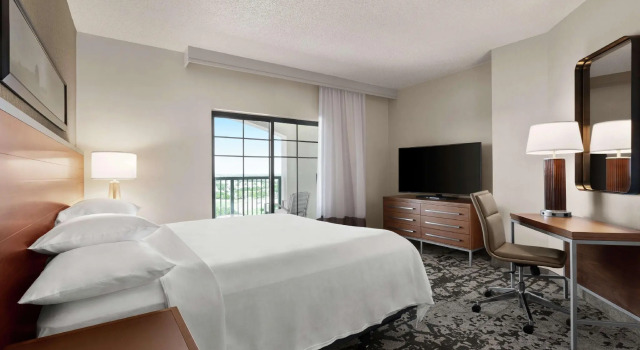 Двухместный номер Standard с балконом Embassy Suites Dallas - DFW Airport North