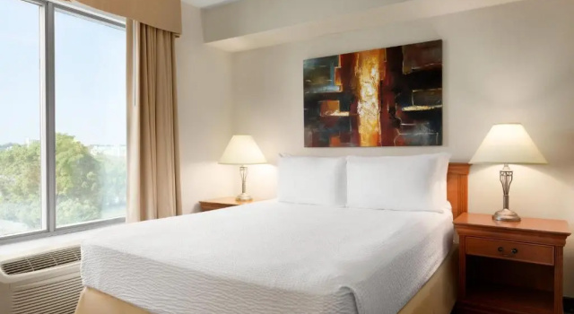Двухместный номер Deluxe Days Inn by Wyndham Niagara Falls Centre St By the Falls