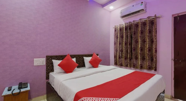 OYO 19830 Hotel Lucky Star