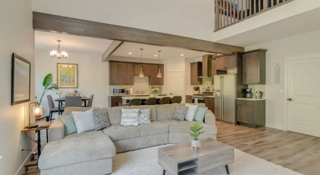 Chic Anchorage Townhome < 1 Mi to Kincaid Park!, Rezerwuj Hotel Anchorage Alaska
