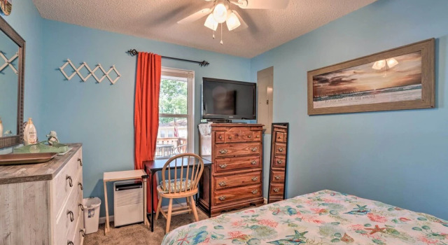Walk to Waterfront: Osage Beach Escape!