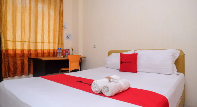 Номер Standard RedDoorz @ Jalan Pramuka Manado