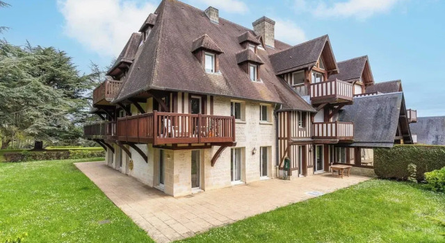 Luxury Haven With Pool, Tennis and Large Garden