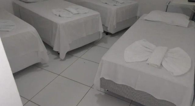 Кровать в общем номере Planalto Hotel