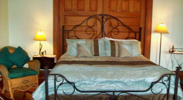 Baker St. Harbour Waterfront Bed and Breakfast, Забронировать Отель Гранбери Dallas - Fort Worth Metropolitan Area, рядом с Hood County Jail and Historical Museum