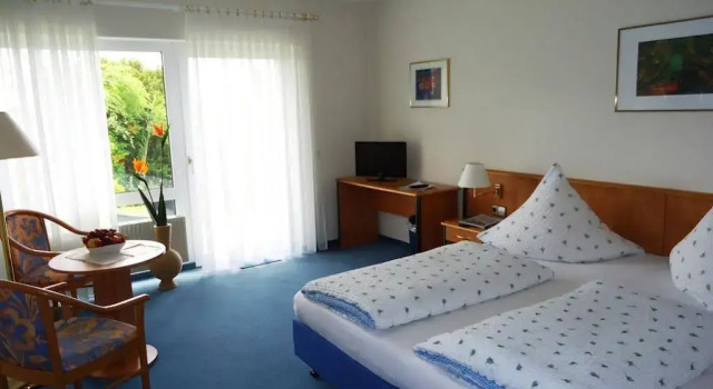 Hotel Kurallee, Забронировать Отель Мерсбург Баден-Вюртемберг, рядом с Порт Мерсбург