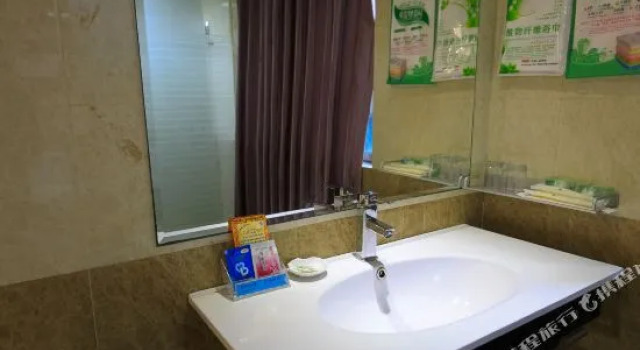 Ruisi Business Hotel (Liuzhou Wuxing Pedestrian Street Peoples Square), Prenota Hotel Liuzhou Guangxi