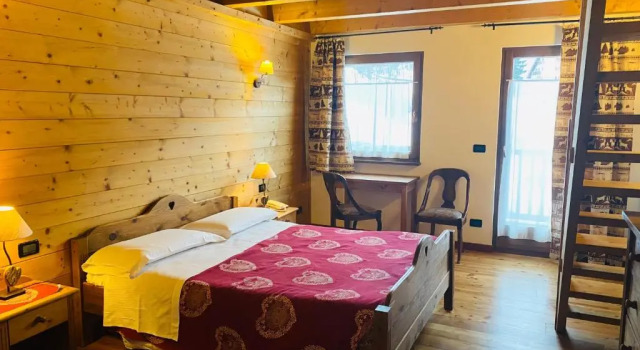 Camera quadrupla Standard duplex Hotel LArtisin
