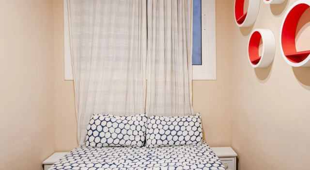 Апартаменты Business с 3 комнатами с балконом Comfortable 3BR Apartment Close to Placa Espana and Sants Station