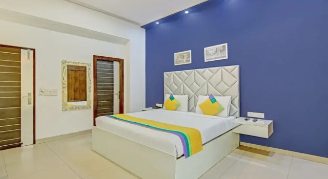 Двухместный номер Deluxe Itsy Hotels Golden Vista Near Noida City Centre