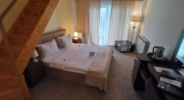 Люкс Deluxe Atrium Mountain View