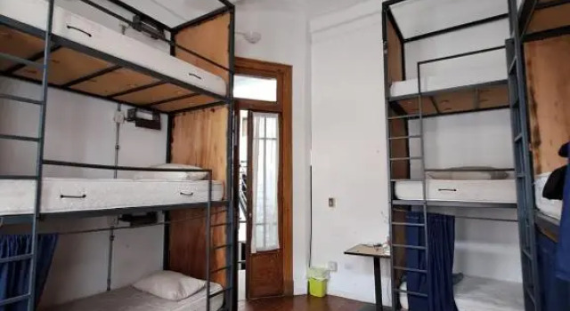 Кровать в общем номере (мужской номер) Bill & Bill San Telmo Hostel