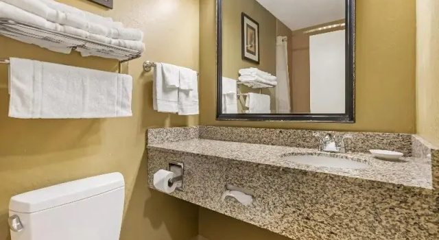 Четырёхместный номер Standard Best Western Plus Canyon Pines