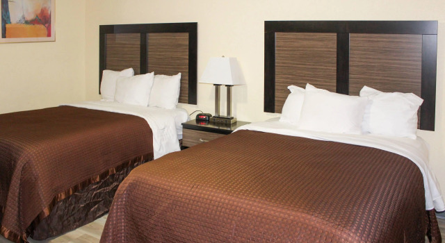 Четырёхместный номер Standard Rodeway Inn Medford South I-5