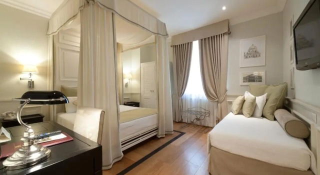 Трёхместный номер Hotel Bologna ***S
