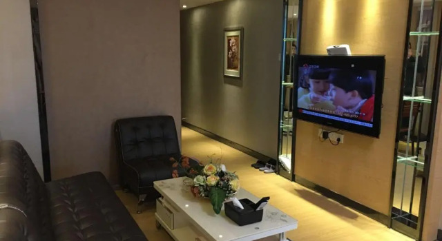 Yujia Aparthotel - Zhongshan Lihe Square Branch, Rezerwuj Hotel Hotele w Zhongshan z basenem, Basen