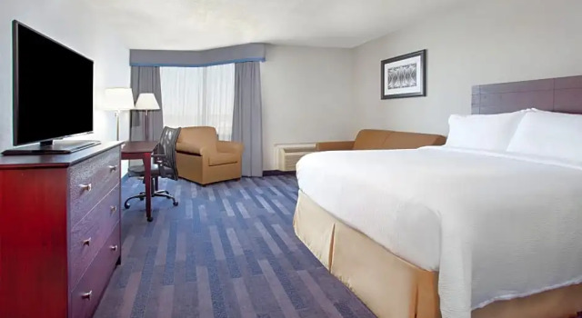 Двухместный люкс c 1 комнатой Holiday Inn Ottawa East by IHG