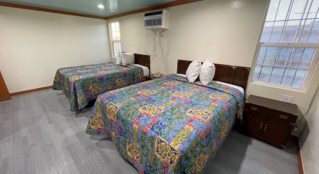 Hilltop Motor Inn