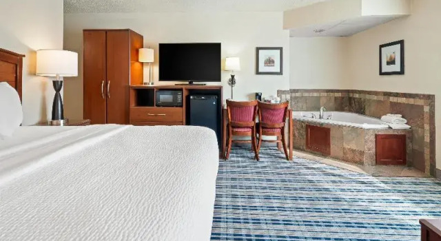 Номер Deluxe AmericInn by Wyndham Dickinson