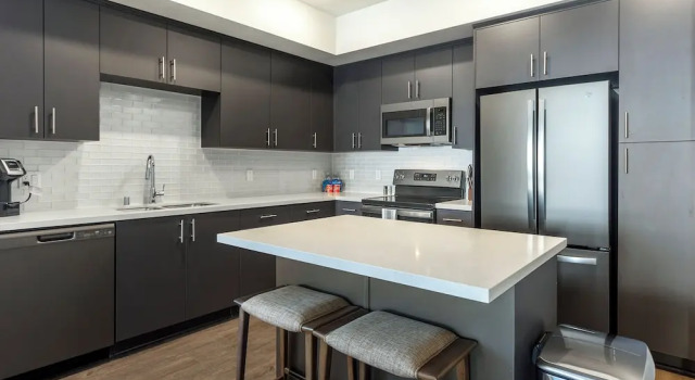 Апартаменты Landing Apartments Royal Oak Madison Heights