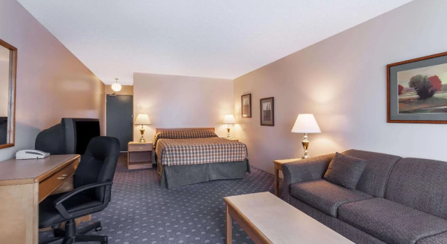 Howard Johnson by Wyndham Nanaimo Harbourside, Rezervovat Hotel Hotely v Vancouver island s bazénem, Bazén
