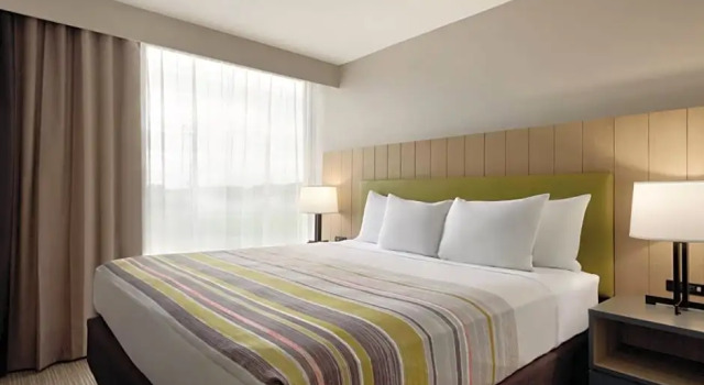 Двухместный люкс Country Inn & Suites by Radisson, Ft Atkinson, WI
