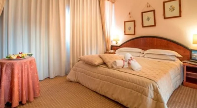 Resort Borgo Santa Lucia, Rezervasyon Tatil Köyü Umbria havuzlu oteller, Yüzme Havuzu