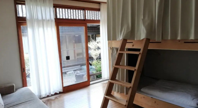 Кровать в общем номере Yuzan Guesthouse