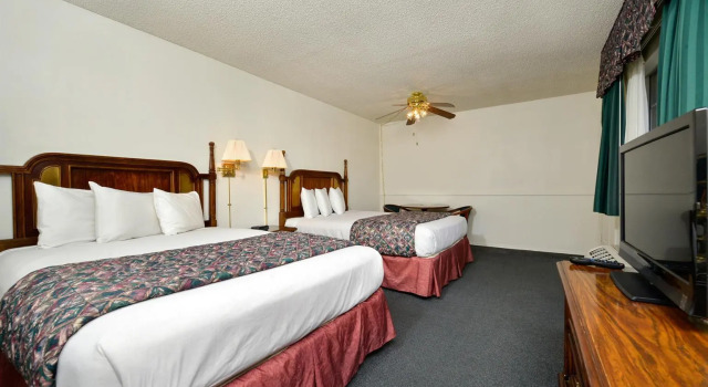 Четырёхместный номер Standard Americas Best Value Inn & Suites Lancaster
