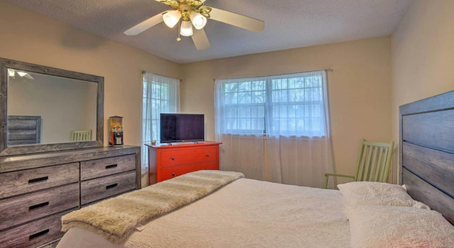 8 Mi to Lake Ray Hubbard: Creekside Garland Home, Забронировать Дом для отпуска Гарленд Dallas - Fort Worth Metropolitan Area
