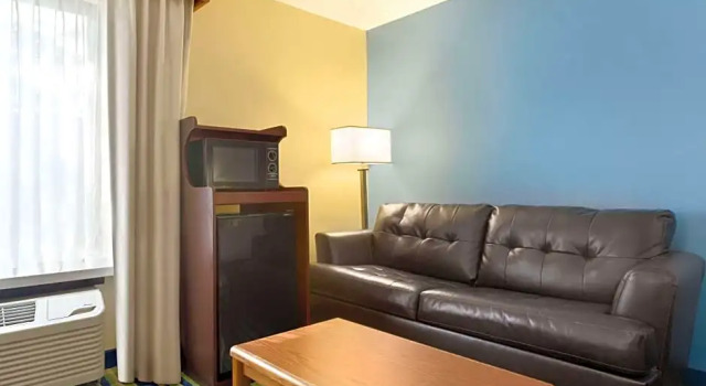Четырёхместный люкс Days Inn by Wyndham Fargo - West Acres