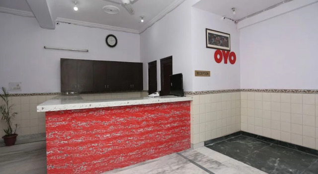 OYO 19898 Royal Paradise, Забронировать Отель Отели Газиабад с парковкой, Парковка